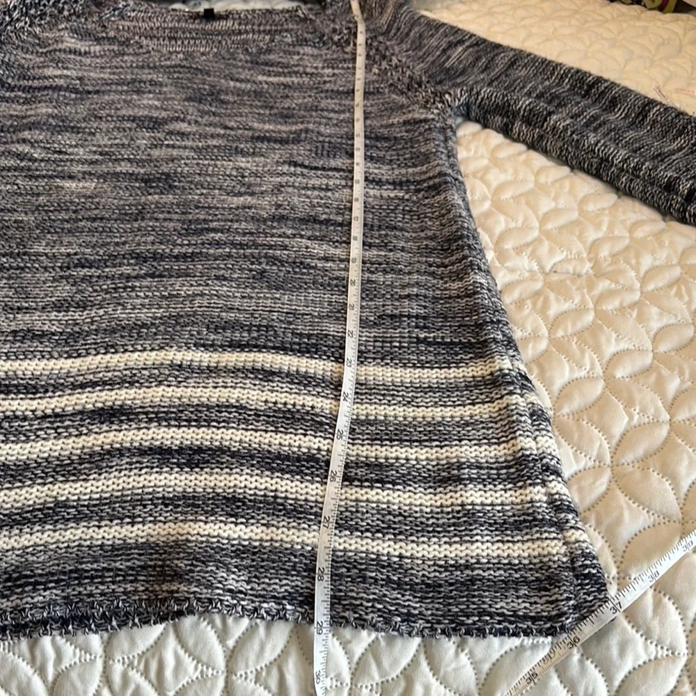 Hannah Navy and White V-neck Heathered Knit Tunic-Style Sweater Sz Lg